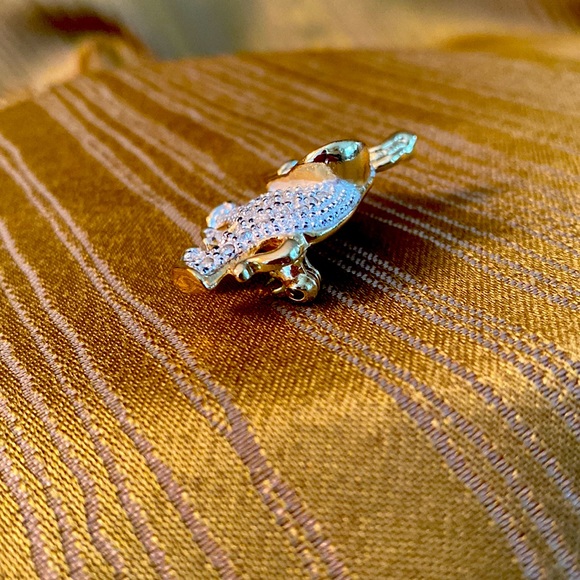 Sparkly Elephant Brooch with Pave Rhinestones in Goldtone Metal by ROMAN - Picture 7 of 8